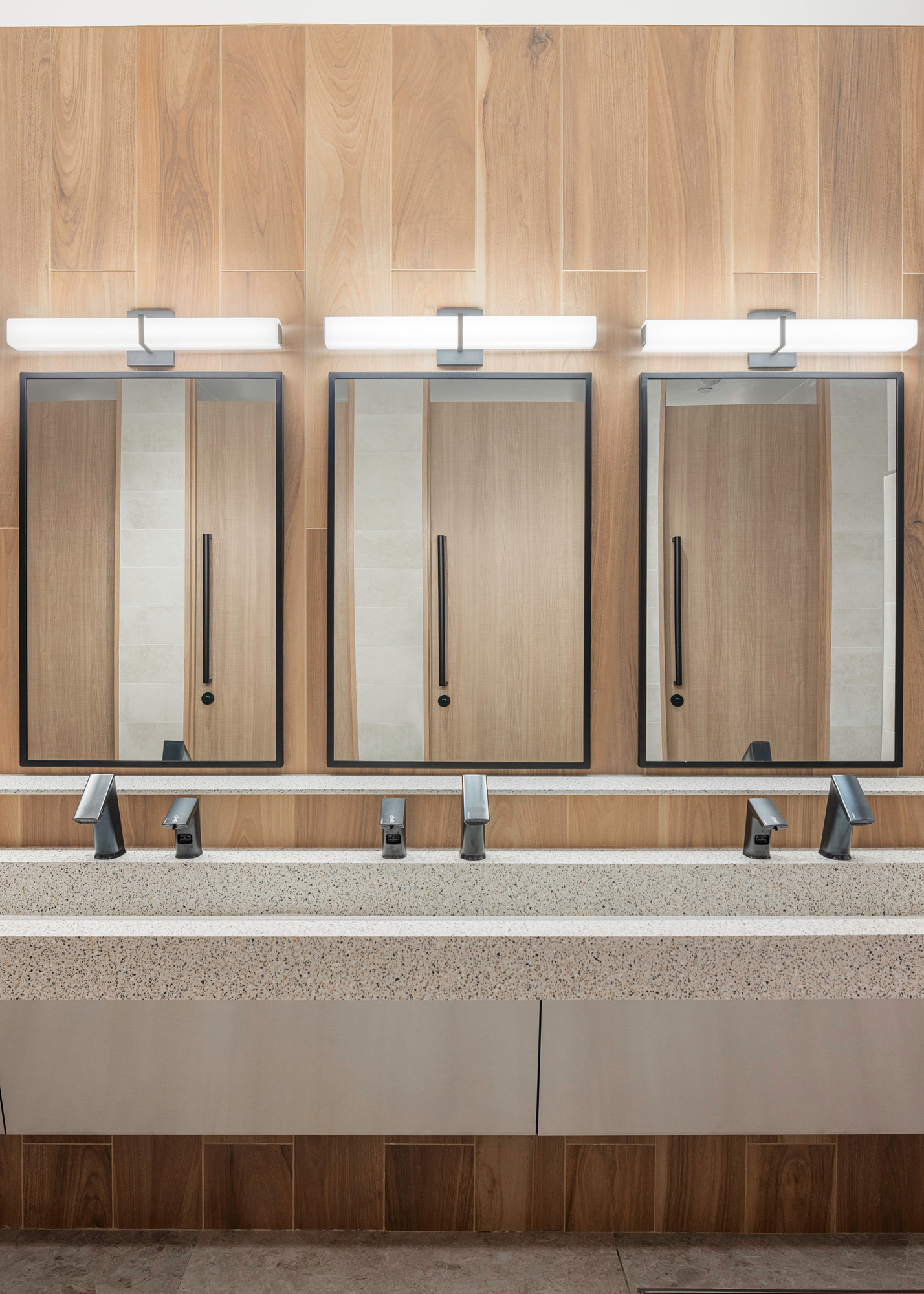 Gender-Neutral Public Washroom – Ottawa City Hall